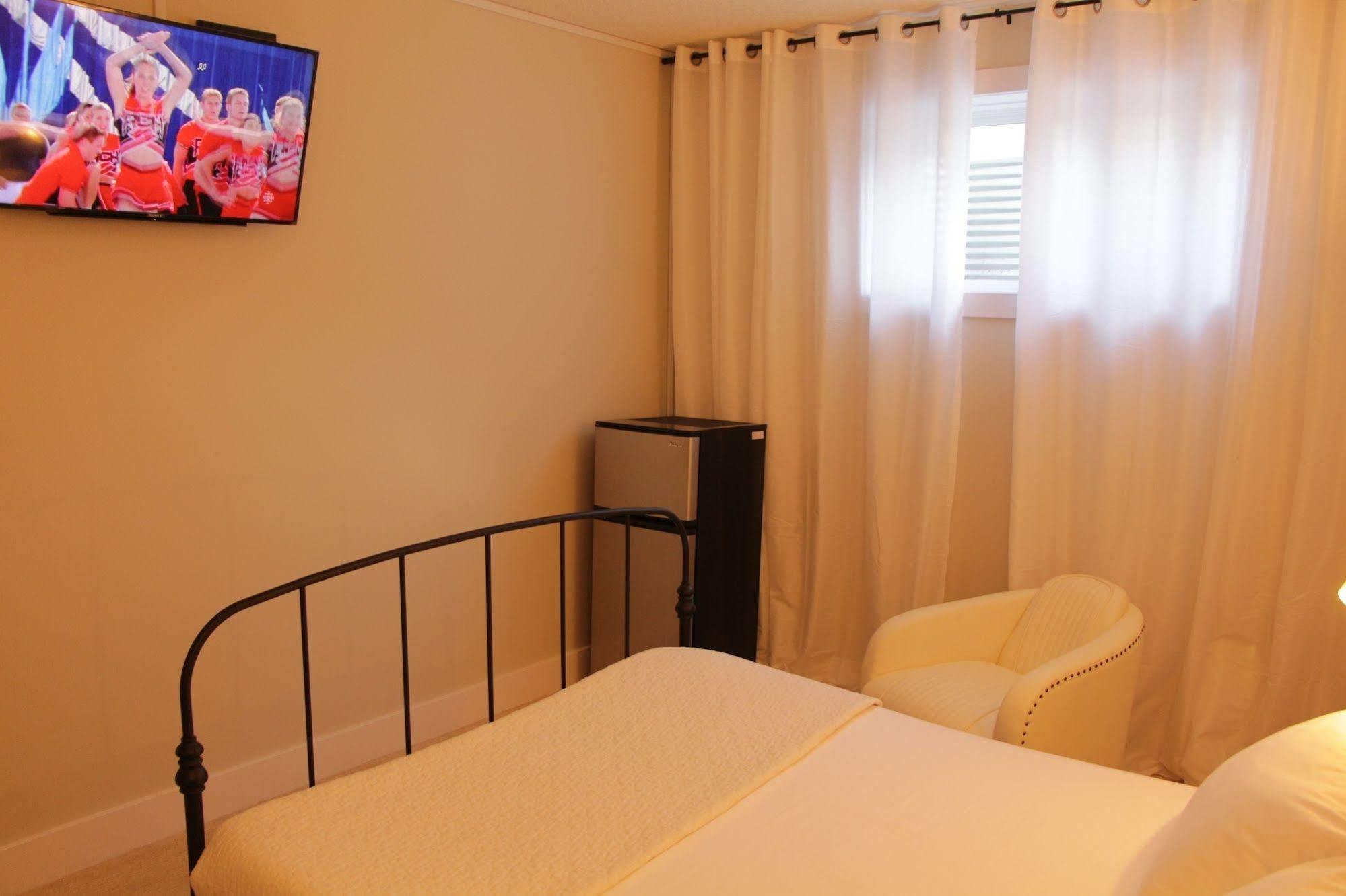 Ritchie B&B Эдмонтон Экстерьер фото